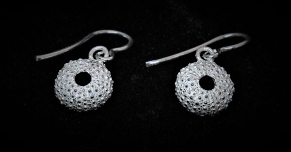 Pendientes de gancho de erizo de mar de plata - Imagen 3