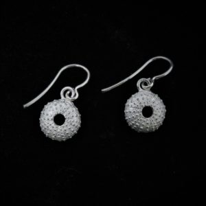 Pendientes de gancho de erizo de mar de plata