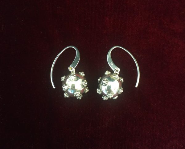 Pendientes de plata de mina de granito mallorquín