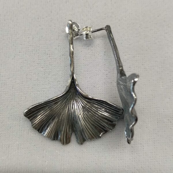 Pendientes de cierre a presión de plata pavonada de ginkgo biloba - Imagen 3