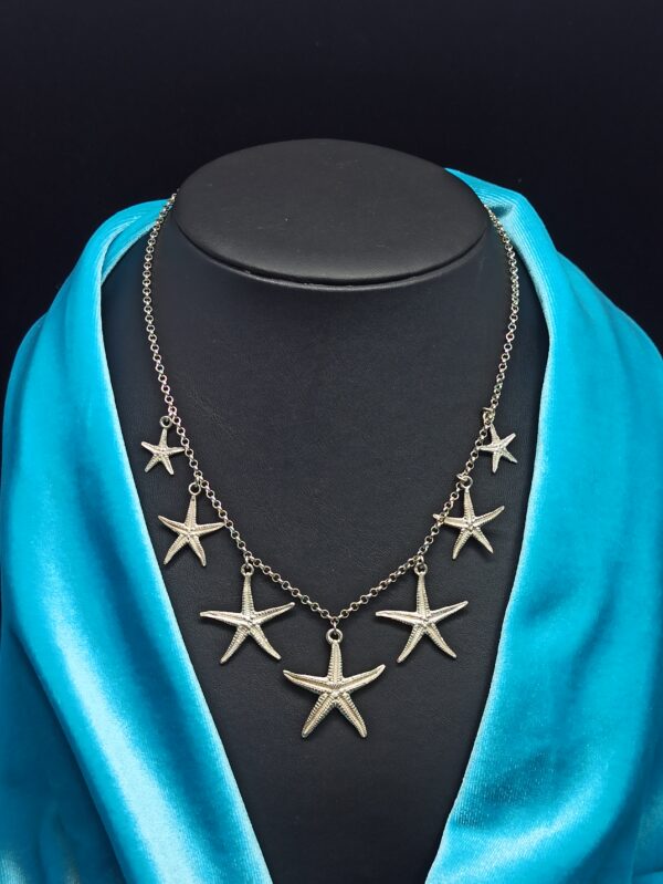 Collar de estrellas de mar de plata