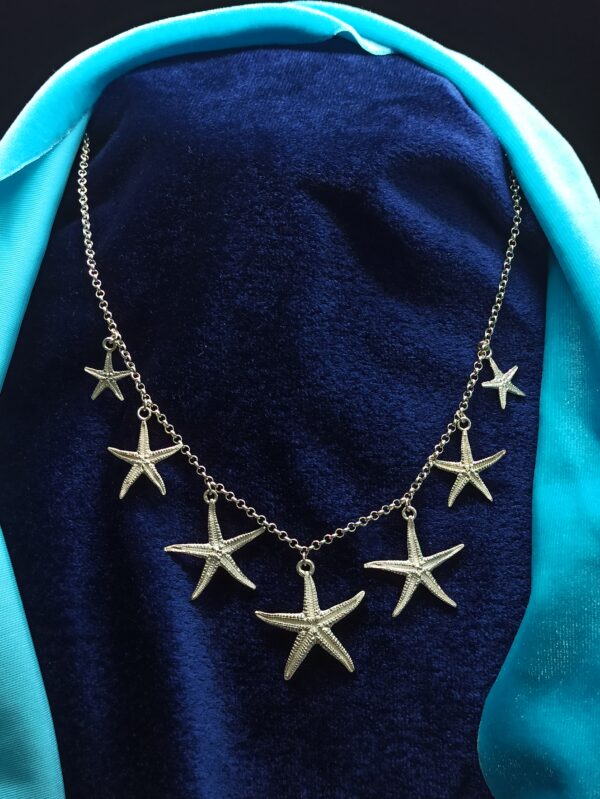 Collar de estrellas de mar de plata