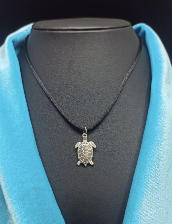 Colgante de plata pequeño de tortuga marina