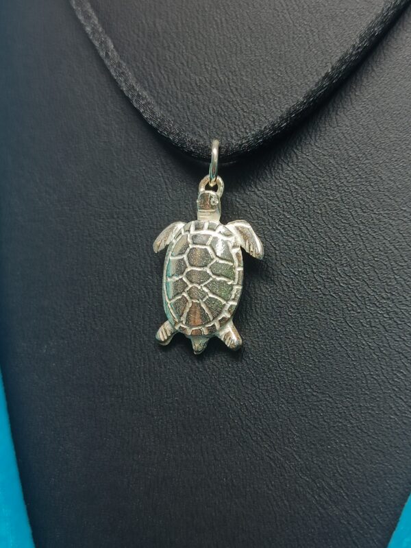 Colgante de plata pequeño de tortuga marina - Image 4
