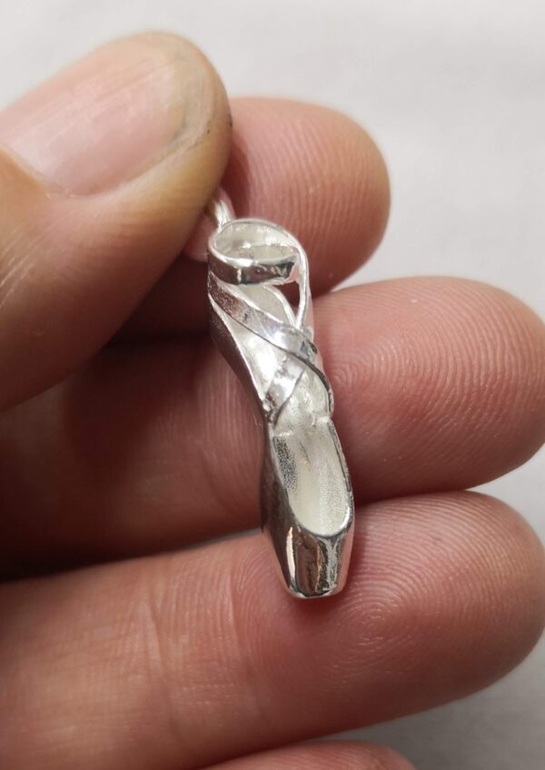 Colgante de plata de zapatilla de ballet
