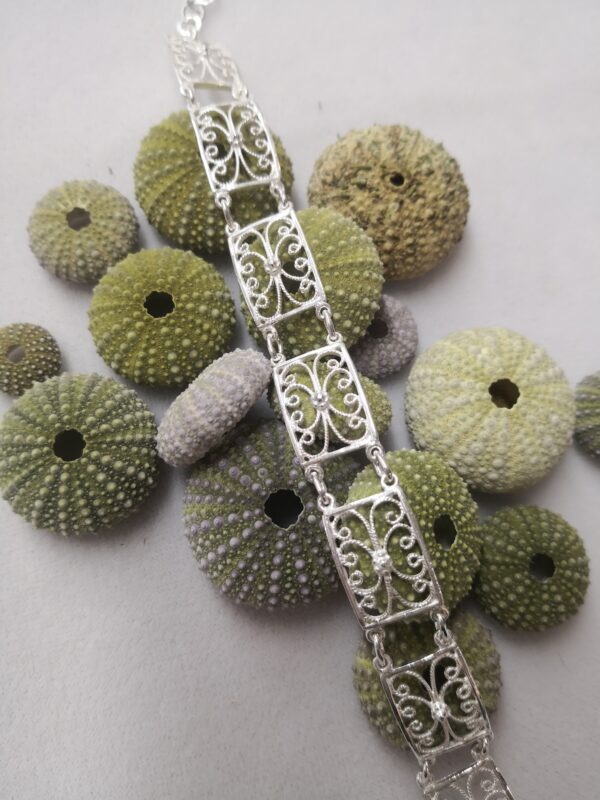 Pulsera de plata con filigrana y granito mallorquín