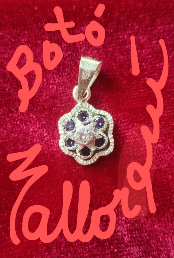 Colgante de plata de botón mallorquín con circonitas
