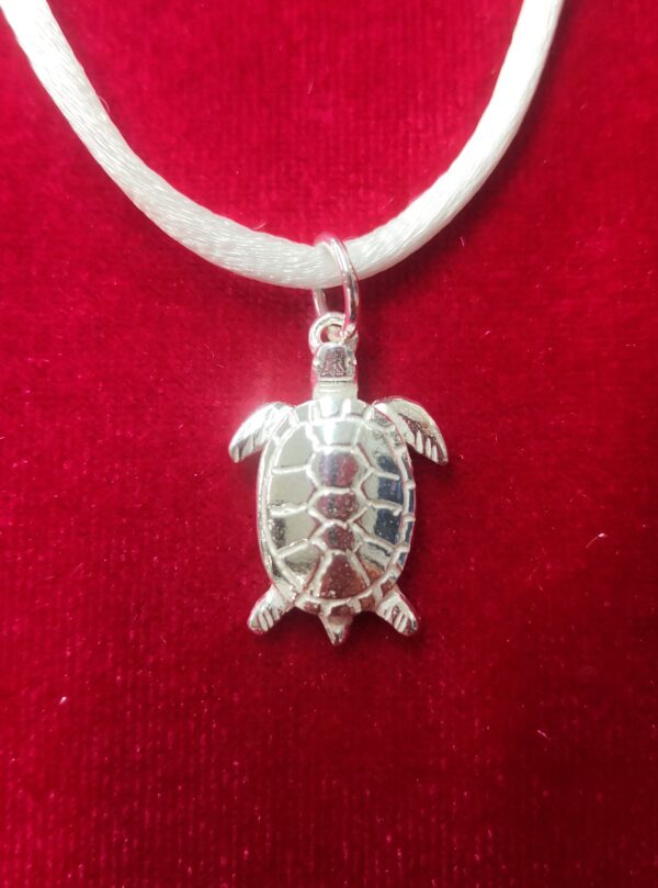 Colgante de plata pequeño de tortuga marina