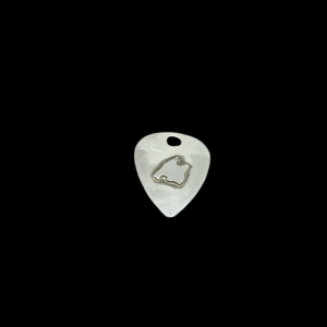 Púa de guitarra de plata con el mapa de Mallorca