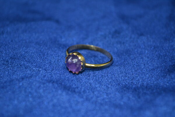 Anillo de oro con Amatista