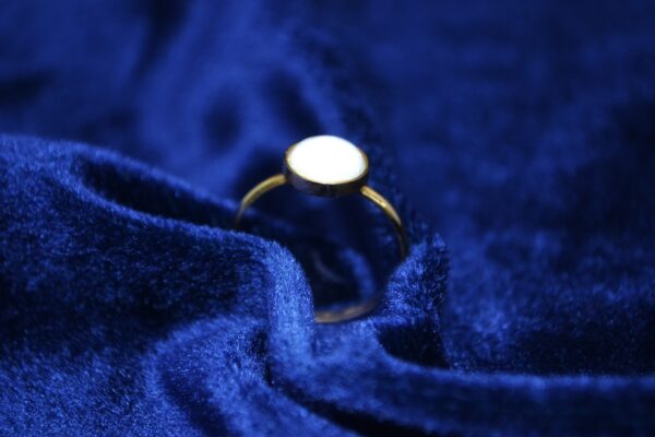 Anillo de oro con Ópalo blanco - Imagen 3