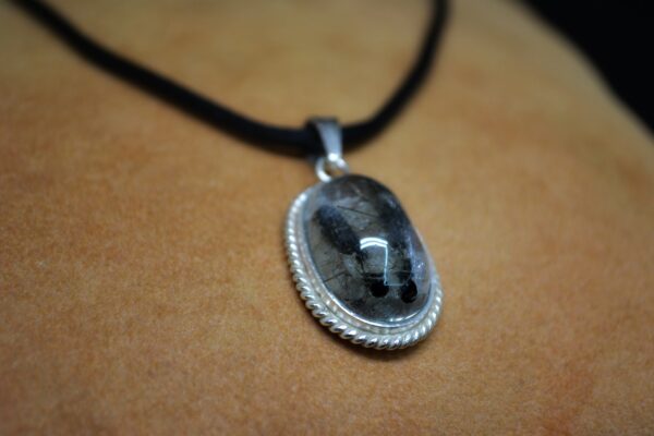 Colgante de plata con cuarzo con turmalina - Imagen 2