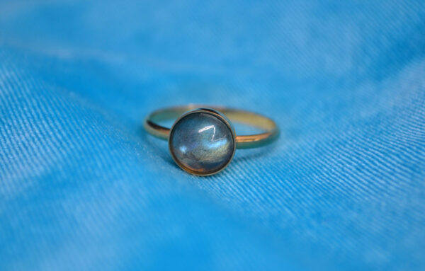 Anillo de oro con Labradorita - Imagen 2
