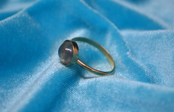 Anillo de oro con Labradorita - Imagen 3