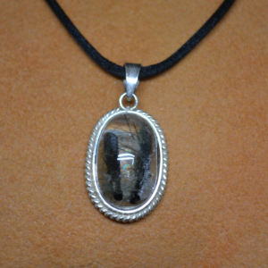 Colgante de plata con cuarzo con turmalina