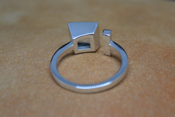Anillo de oro blanco con Aguamarina y brillantes - Imagen 3