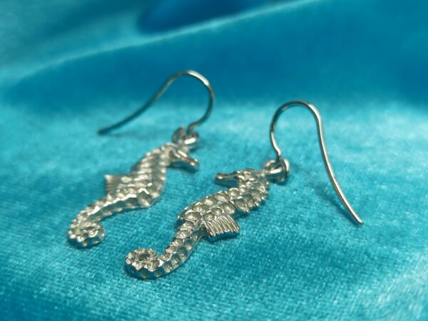 Pendientes de plata de caballitos de mar pequeños (hippocampus) - Image 4