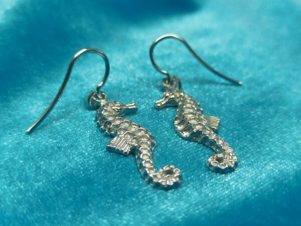 Pendientes de plata de caballitos de mar pequeños (hippocampus) - Image 2