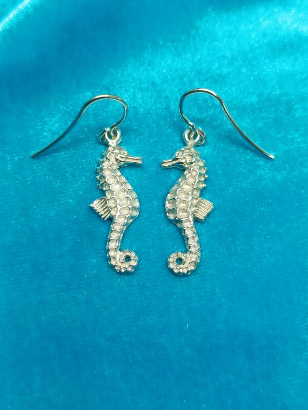 Pendientes de plata de caballitos de mar pequeños (hippocampus) - Image 3