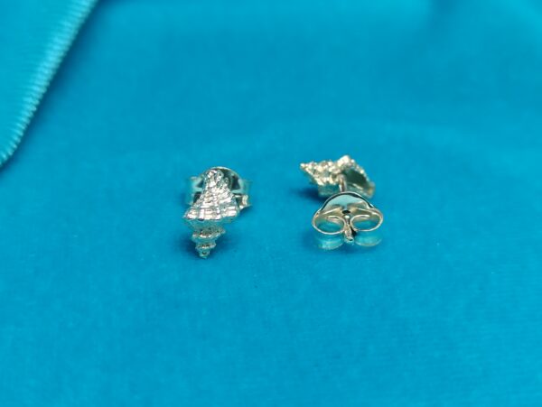 Pendientes caracola de plata pequeños a presión - Image 2